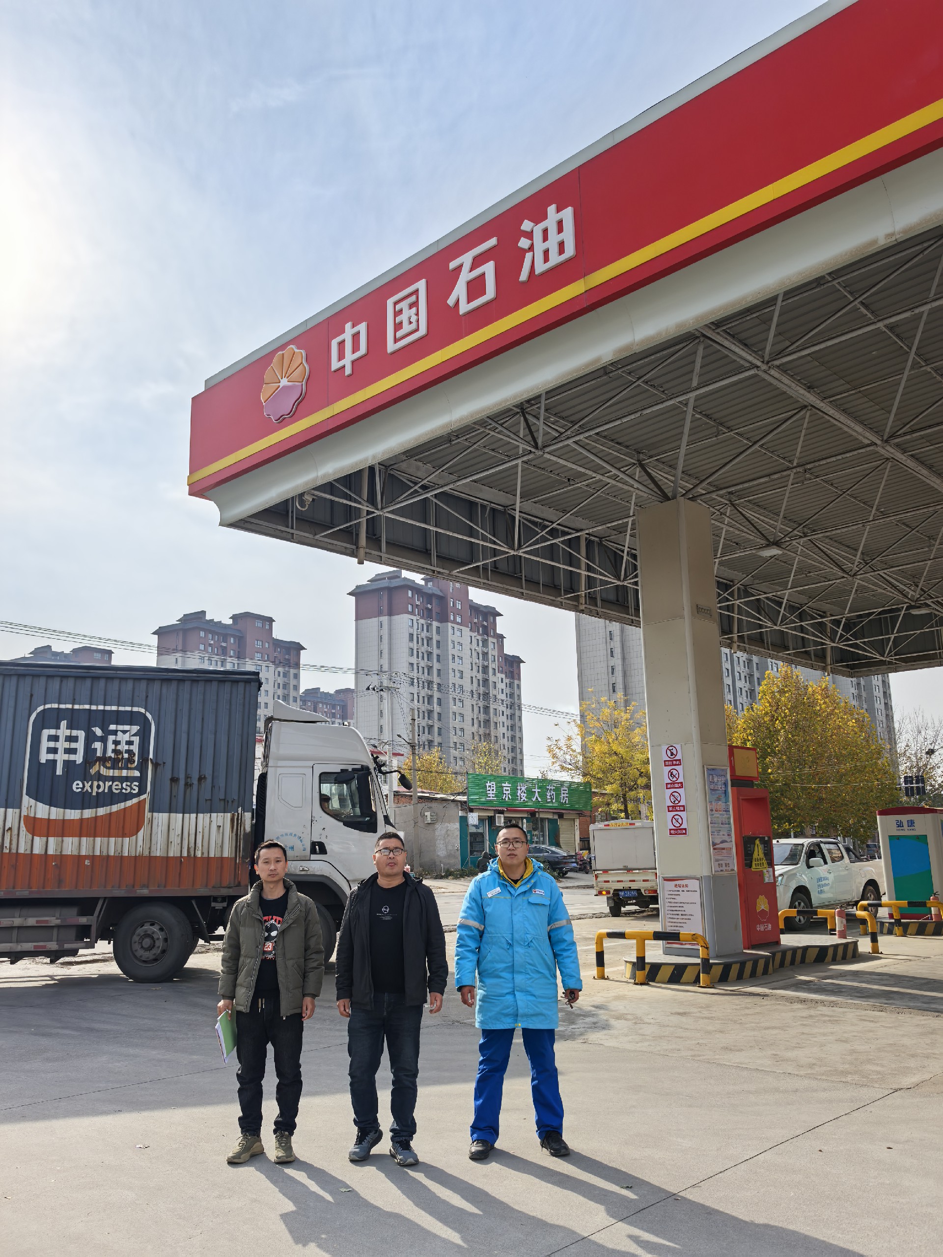 现场人员1.jpg